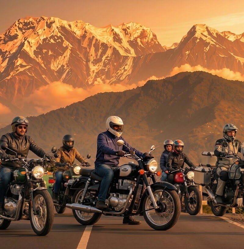 Circuit moto à travers le pays sur la route Est-Ouest au Népal.